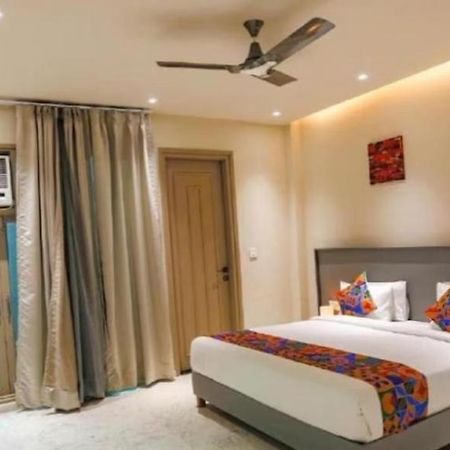 Hotel Global Corporate Noida Kültér fotó