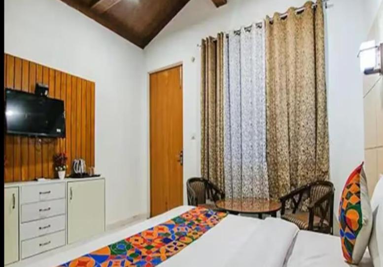 Hotel Global Corporate Noida Kültér fotó